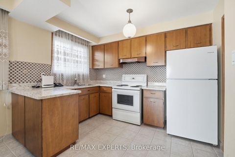 Photo 8 at 302 Hullmar Drive, Black Creek, Toronto
