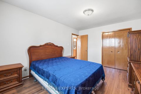 Photo 15 at 302 Hullmar Drive, Black Creek, Toronto