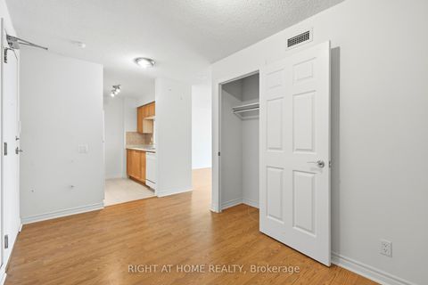 Photo 6 at 727 - 18 Mondeo Drive, Dorset Park, Toronto