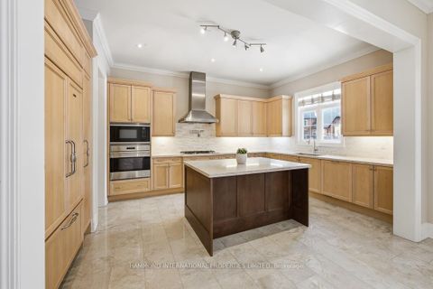 Photo 10 at 7 Kinghorn Road, King City, King