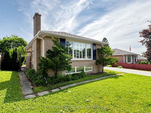 Photo 4 at 7 Laurentide Avenue, Aurora Heights, Aurora