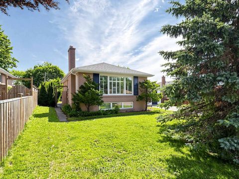 Photo 5 at 7 Laurentide Avenue, Aurora Heights, Aurora
