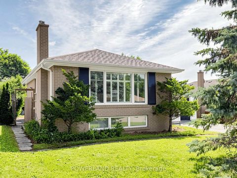 Photo 6 at 7 Laurentide Avenue, Aurora Heights, Aurora
