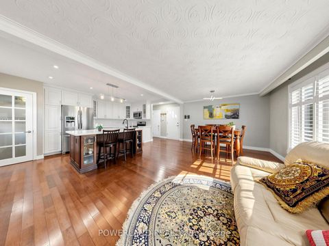 Photo 11 at 7 Laurentide Avenue, Aurora Heights, Aurora