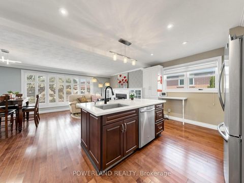 Photo 14 at 7 Laurentide Avenue, Aurora Heights, Aurora