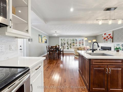 Photo 16 at 7 Laurentide Avenue, Aurora Heights, Aurora