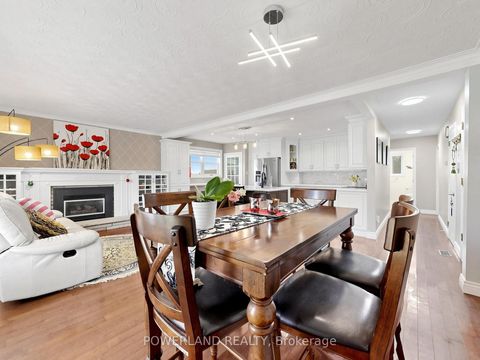 Photo 20 at 7 Laurentide Avenue, Aurora Heights, Aurora