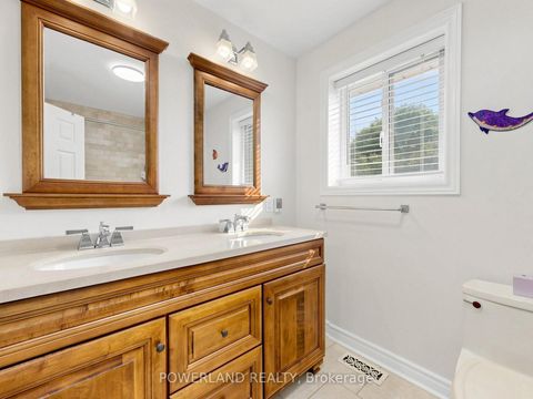 Photo 22 at 7 Laurentide Avenue, Aurora Heights, Aurora