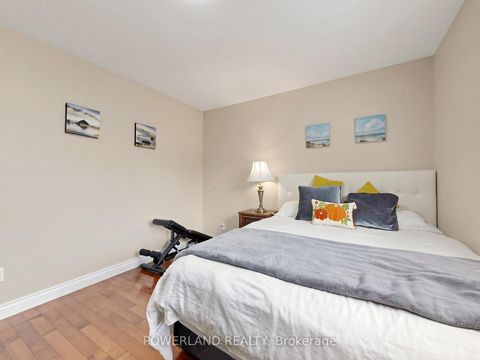 Photo 26 at 7 Laurentide Avenue, Aurora Heights, Aurora