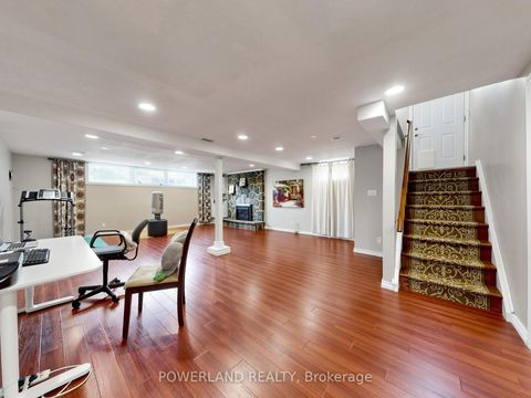 Photo 32 at 7 Laurentide Avenue, Aurora Heights, Aurora