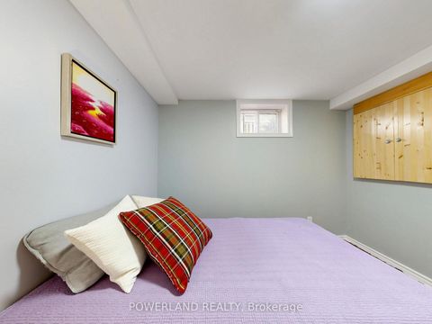 Photo 37 at 7 Laurentide Avenue, Aurora Heights, Aurora