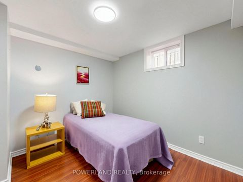 Photo 39 at 7 Laurentide Avenue, Aurora Heights, Aurora