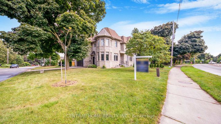 Photo 2 at 1 Tally Lane, Bayview Village, Toronto
