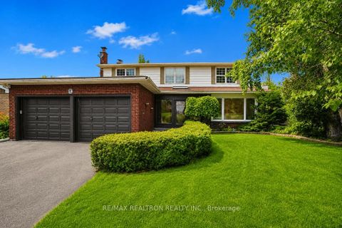 Photo 1 at 18 Debra Crescent, Allandale Heights, Barrie