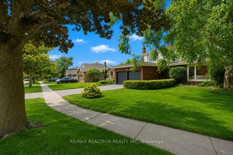 Photo 2 at 18 Debra Crescent, Allandale Heights, Barrie
