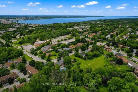 Photo 4 at 18 Debra Crescent, Allandale Heights, Barrie