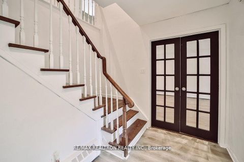Photo 8 at 18 Debra Crescent, Allandale Heights, Barrie