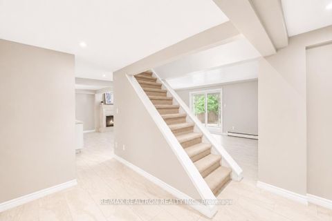 Photo 32 at 18 Debra Crescent, Allandale Heights, Barrie