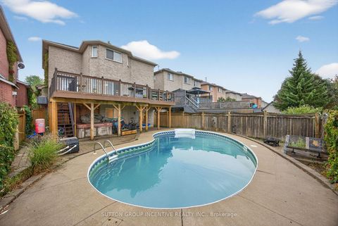 Photo 1 at 4 Dunnett Drive, Ardagh, Barrie
