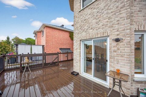 Photo 2 at 4 Dunnett Drive, Ardagh, Barrie