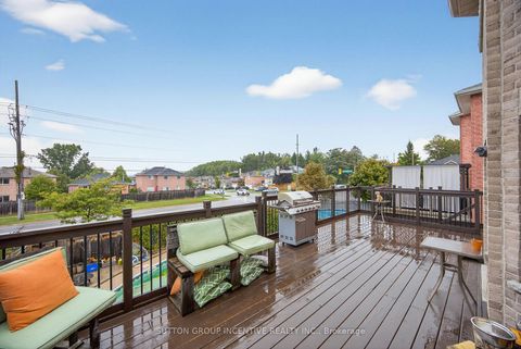 Photo 3 at 4 Dunnett Drive, Ardagh, Barrie