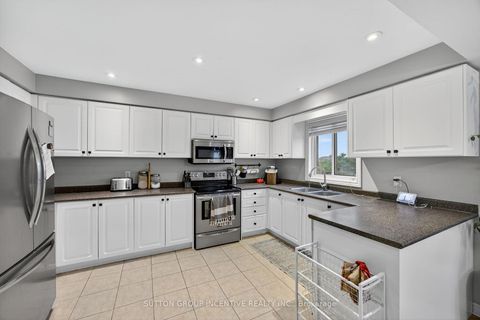 Photo 6 at 4 Dunnett Drive, Ardagh, Barrie