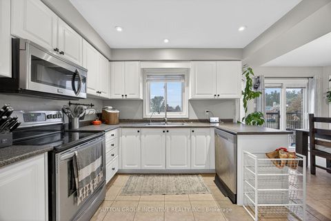 Photo 7 at 4 Dunnett Drive, Ardagh, Barrie