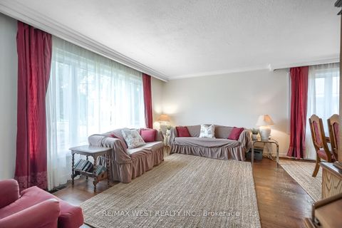 Photo 2 at 24 Waxham Road, Clairville, Toronto