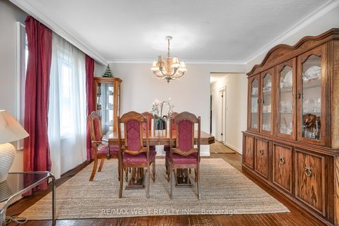 Photo 3 at 24 Waxham Road, Clairville, Toronto
