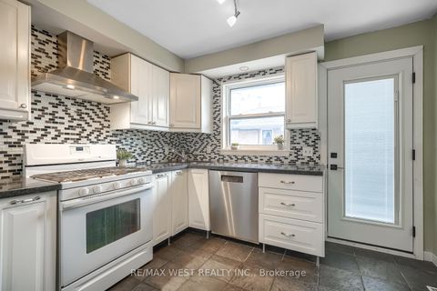 Photo 4 at 24 Waxham Road, Clairville, Toronto