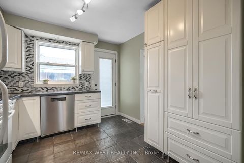 Photo 5 at 24 Waxham Road, Clairville, Toronto