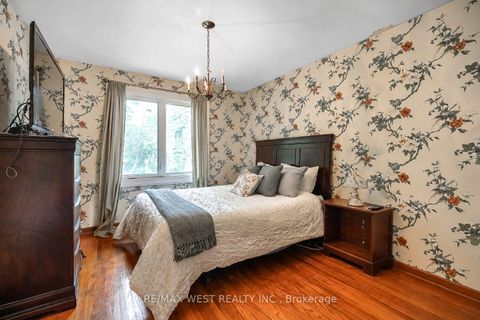 Photo 6 at 24 Waxham Road, Clairville, Toronto