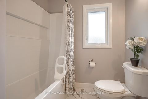 Photo 10 at 24 Waxham Road, Clairville, Toronto