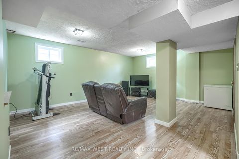 Photo 11 at 24 Waxham Road, Clairville, Toronto