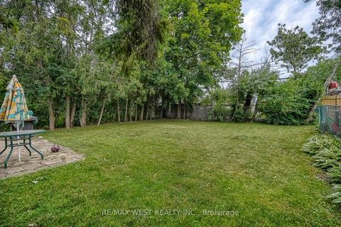 Photo 13 at 24 Waxham Road, Clairville, Toronto