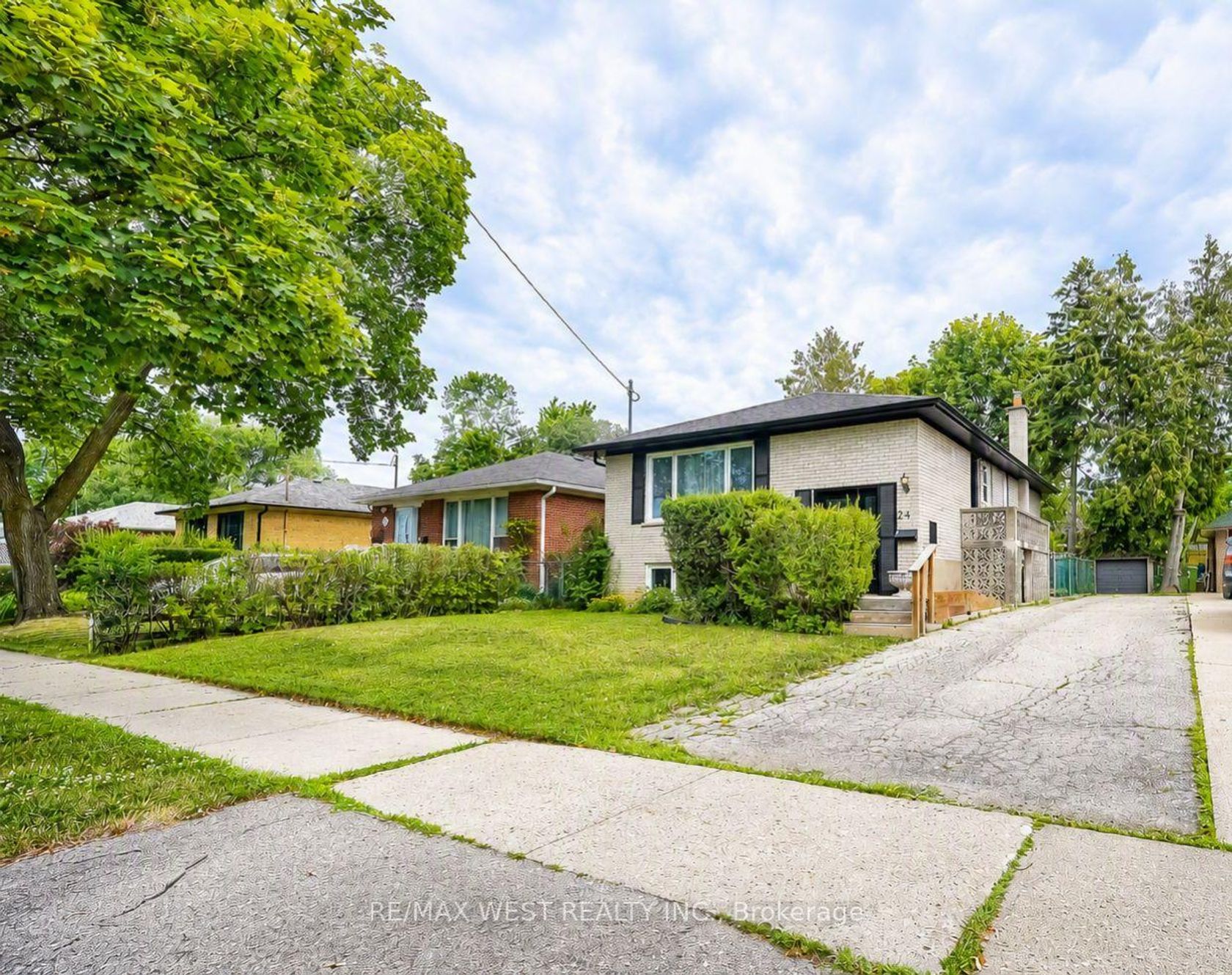 24 Waxham Road, Clairville, Toronto 
