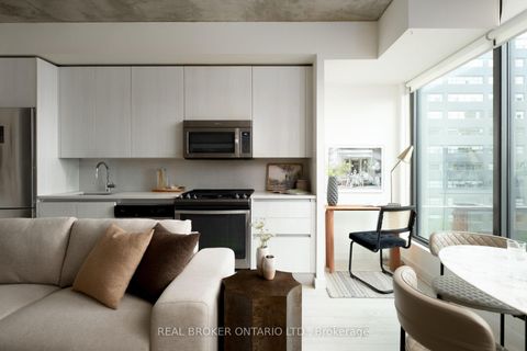 Photo 4 at 508 - 111 Bathurst Street, Waterfront Communities C1, Toronto