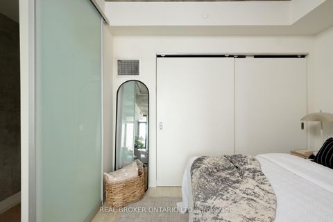Photo 9 at 508 - 111 Bathurst Street, Waterfront Communities C1, Toronto