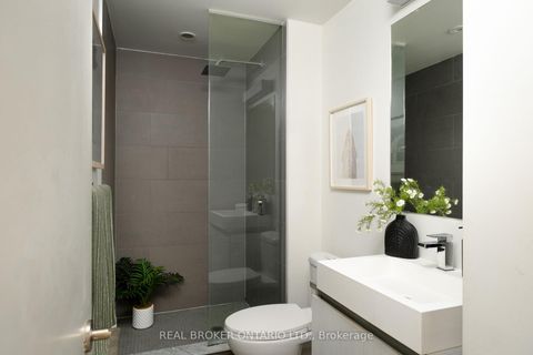 Photo 11 at 508 - 111 Bathurst Street, Waterfront Communities C1, Toronto