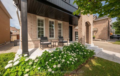 Photo 3 at 22 Monteith Crescent, Maple, Vaughan