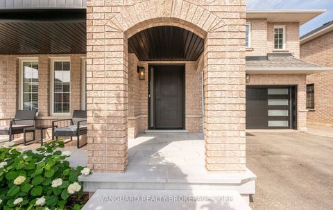 Photo 4 at 22 Monteith Crescent, Maple, Vaughan