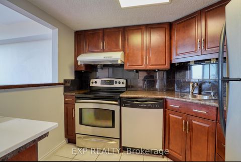Photo 7 at 1006 - 150 Alton Towers Circle, Milliken, Toronto