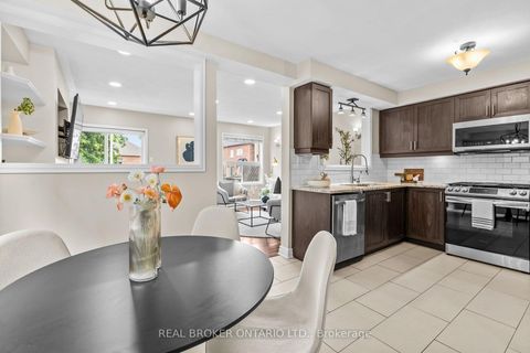 Photo 7 at 821 Pucks Place, Wyndham, Newmarket