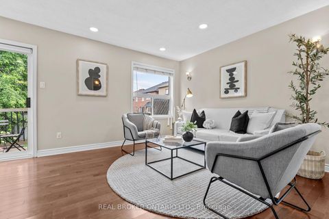 Photo 13 at 821 Pucks Place, Wyndham, Newmarket