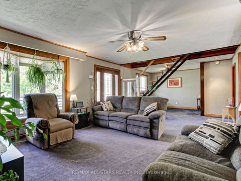 Photo 4 at 397 Winnifred Drive, Keswick South, Georgina