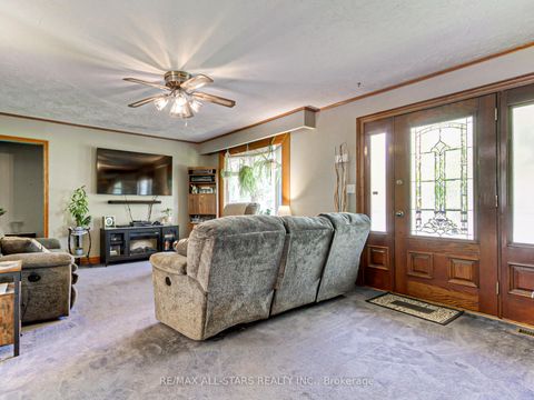 Photo 5 at 397 Winnifred Drive, Keswick South, Georgina