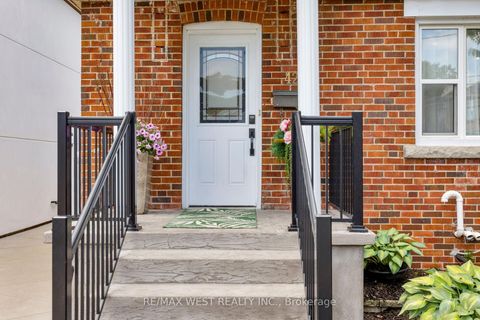 Photo 3 at 42 Stephen Drive, Queensway, Toronto