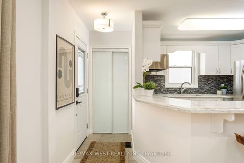 Photo 9 at 42 Stephen Drive, Queensway, Toronto