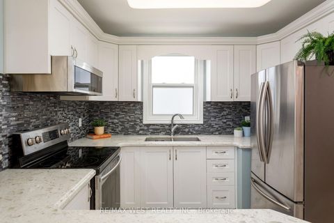 Photo 10 at 42 Stephen Drive, Queensway, Toronto