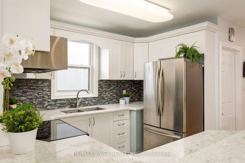 Photo 12 at 42 Stephen Drive, Queensway, Toronto